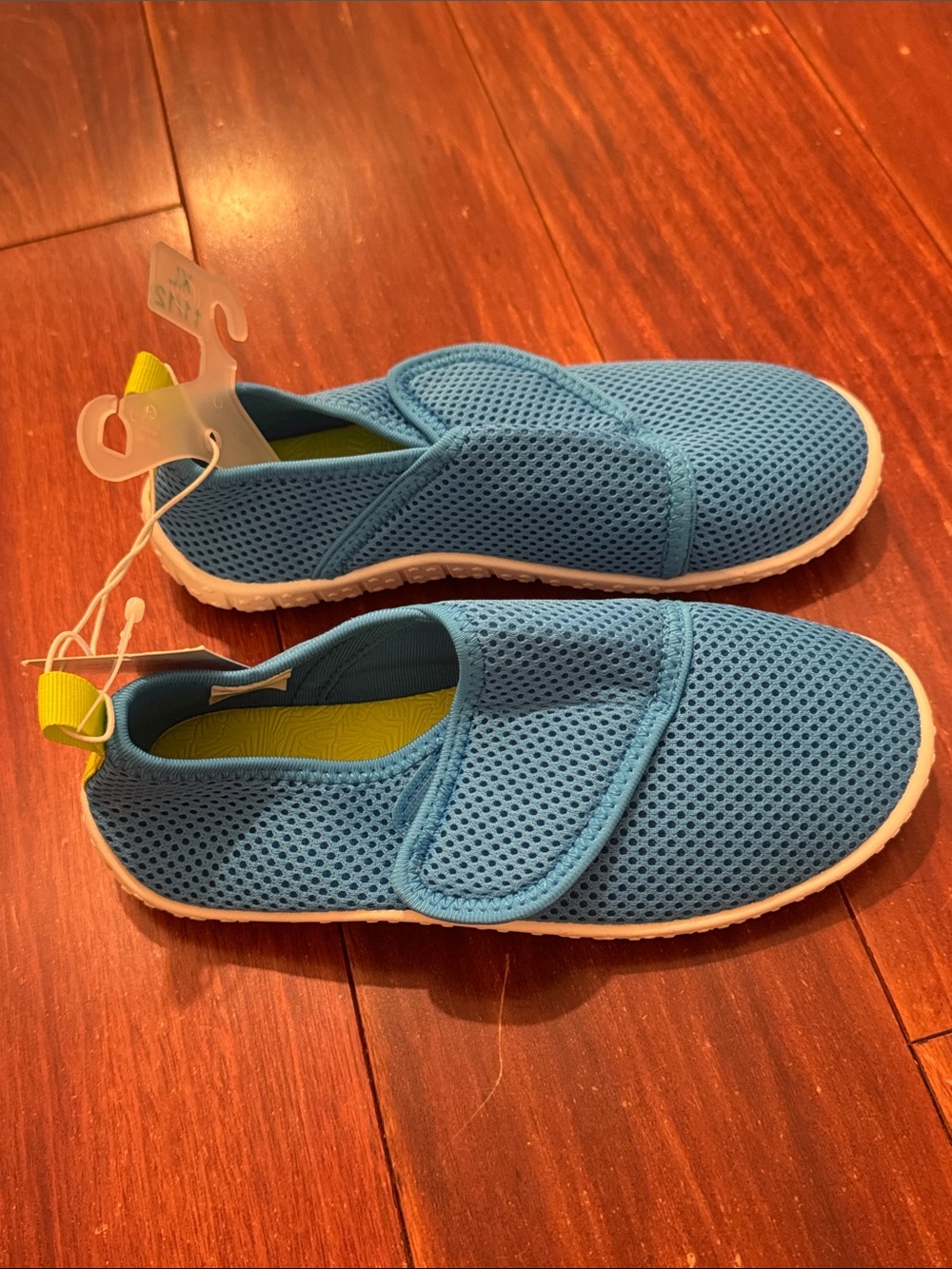 NWT Kid’s Cat & Jack Light Blue Mesh Water Shoes. Size 11/12